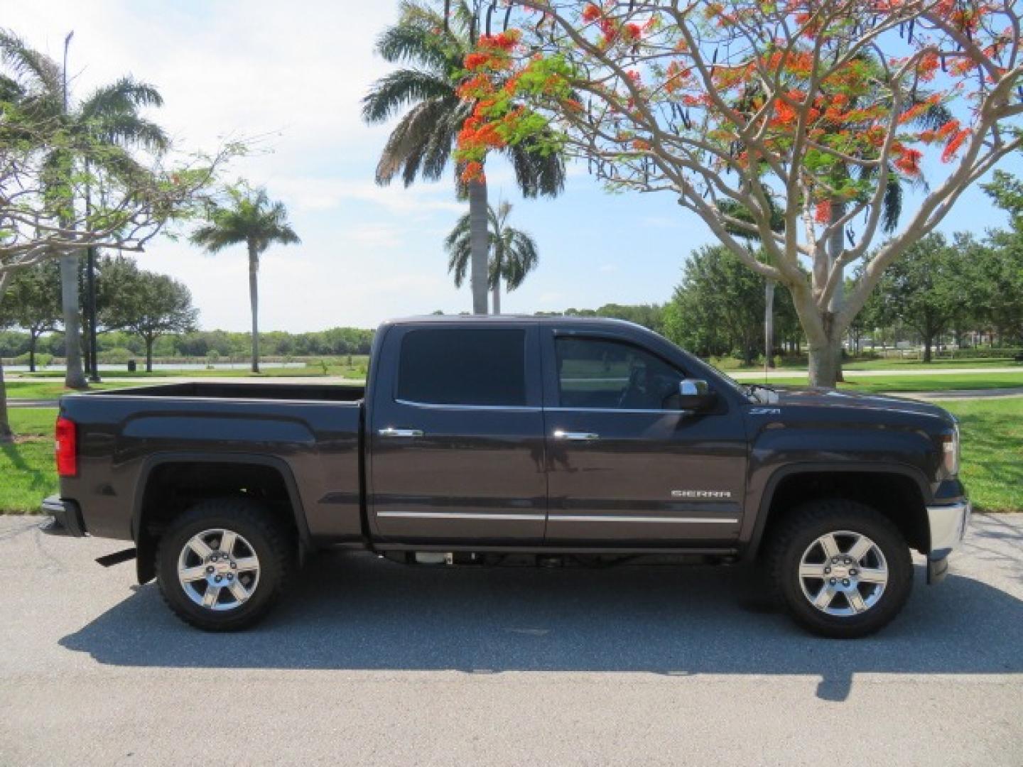 2014 /Black GMC Sierra 1500 SLT Crew Cab 2WD (3GTP1VEC2EG) with an 5.3L V8 OHV 16V engine, 6-Speed Automatic transmission, located at 4301 Oak Circle #19, Boca Raton, FL, 33431, (954) 561-2499, 26.388861, -80.084038 - Photo#4